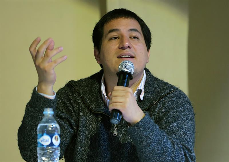 El ministro Coordinador de Conocimiento y Talento Humano de Ecuador, Andrés Arauz, afirma en una conferencia en La Paz (Bolivia). EFE