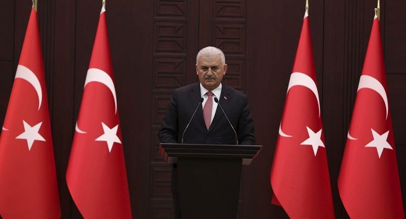 El primer ministro turco, Binali Yildirim, anunció el fracaso del golpe 