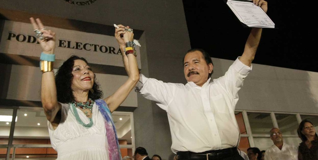 Daniel Ortega junto con Rosario Ortega