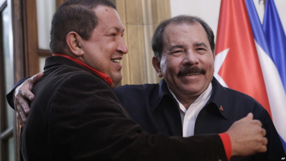 Hugo Chávez junto a Daniel Ortega