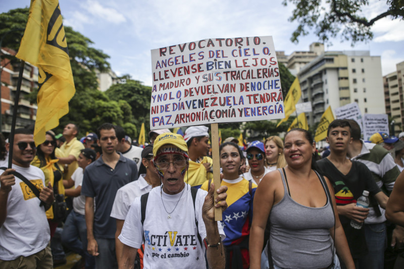 MILES DE OPOSITORES SE CONCENTRAN EN "TOMA DE CARACAS" PARA PEDIR REVOCATORIO