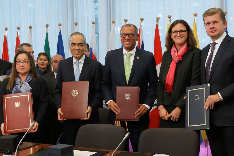 Ecuador firma su integración en el acuerdo de libre comercio andino con la UE