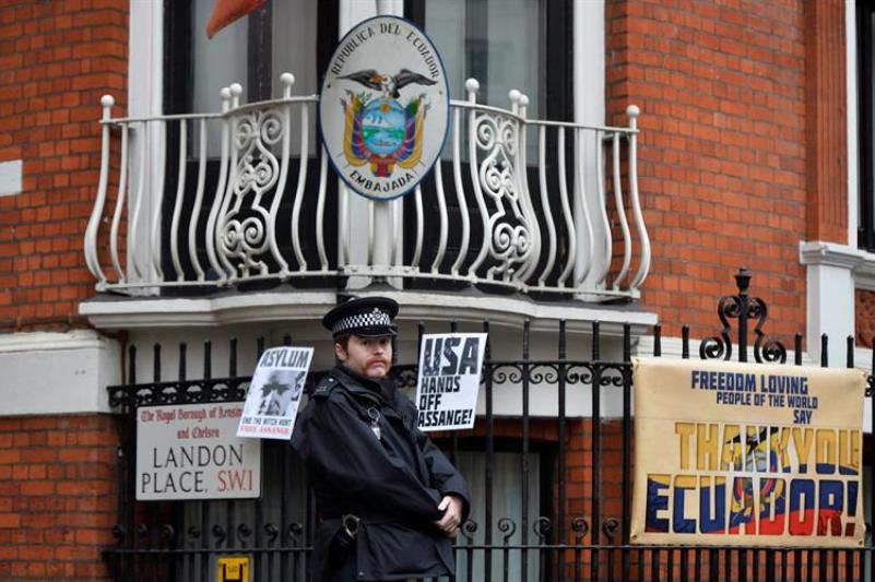 embajada de ecuador assange