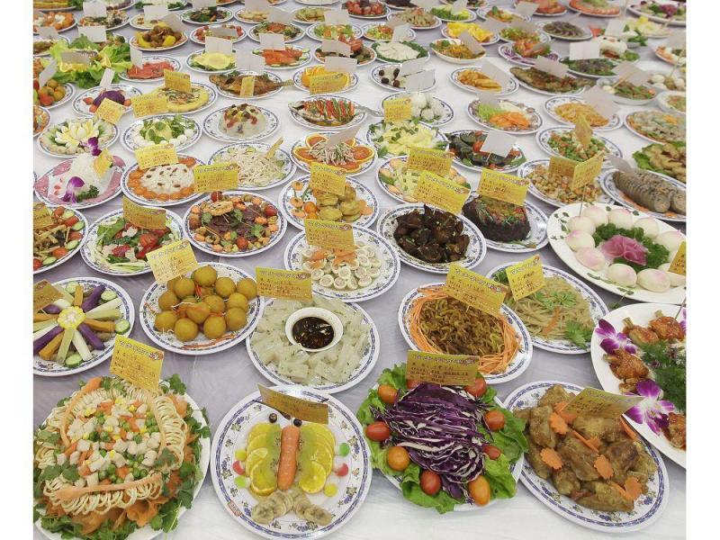 La comida para las celebraciones del Año Nuevo Chino son abundantes-EFE