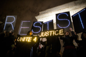 Manifestantes contra la medida de las ciudades santuario en Washington Square Park, en Manhattan / Foto New York Times