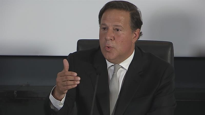 El presidente panameño, Juan Carlos Varela, habla en un mensaje a la nación hoy, jueves 9 de febrero de 2017, en la Ciudad de Panamá (Panamá). EFE