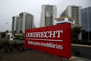 An Odebrecht placard is pictured in front of a construction site in Rio de Janeiro, Brazil, June 19, 2015. Federal police agent Igor Romario confirmed that Odebrecht CEO Marcelo Odebrecht and Andrade Gutierrez CEO Otavio Marques Azevedo were among 12 people arrested on Friday in a corruption investigation at state-run oil firm Petrobras. Brazilian prosecutor Carlos Fernando dos Santos Lima said at a news conference in the southern city of Curitiba that an investigation into Brazil's two largest construction firms uncovered a sophisticated scheme of illegal acts, including participating in a cartel and fraud in project bidding. REUTERS/Pilar Olivares