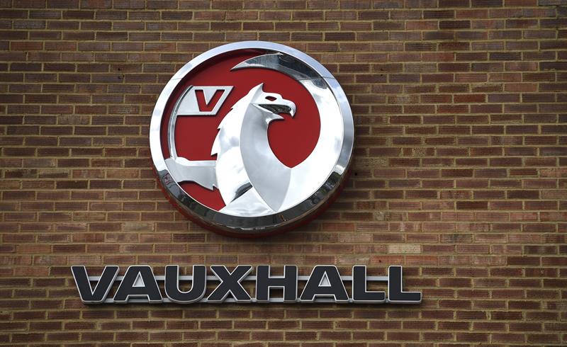 Logo de Vauxhall en la fábrica de Luton (Reino Unido) hoy, 6 de marzo de 2017. EFE
