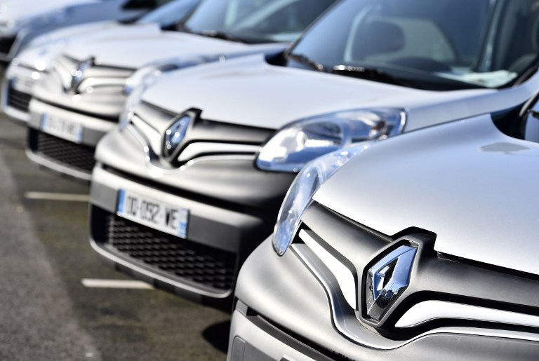 (FILES) This file photo taken on January 15, 2016 in Saint-Herblain, western France, shows the logo of carmaker Renault on its cars. Renault's entire management, including Carlos Ghosn, is implicated in pollution test fraud, said the Prevention of Fraud in a report. / AFP PHOTO / LOIC VENANCE