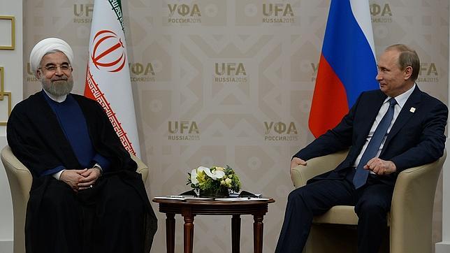 Presidente de Irán, Hasan Rohaní junto a Vladímir Putin, presidente de Rusia.