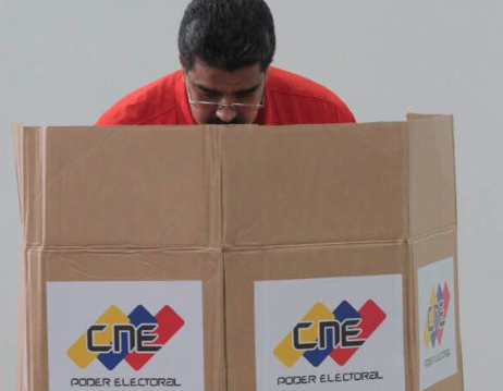 Maduro vota Constituyente