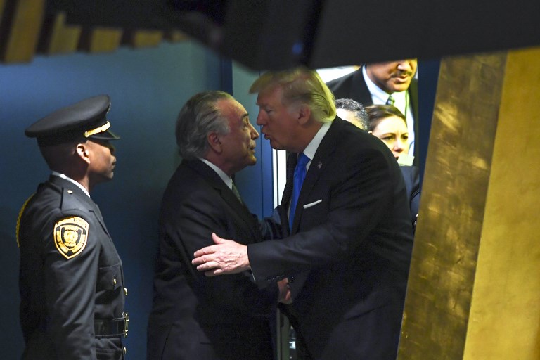 US President Donald Trump (R) greets Brazilian President Michel Temer as Trump arrives to address the 72nd session of the UN General Assembly, in New York on September 19, 2017. / AFP PHOTO / Jewel SAMAD