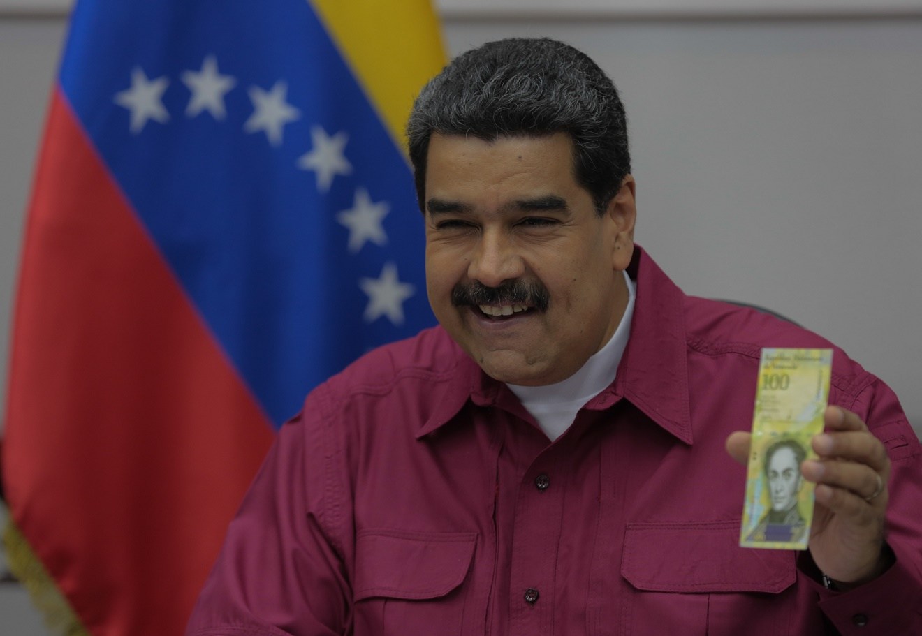 Presidente-Maduro-presenta-nuevo-billete-de-100-mil-bolívares