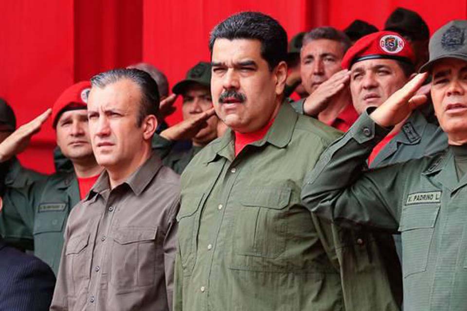 Maduro-salutación-a-FAN-2017